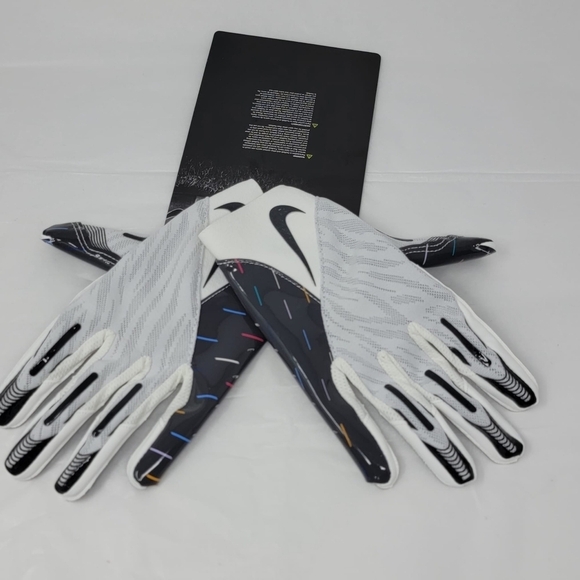 Nike Vapor Knit 4.0 NFL 2021 Crucial Catch Edition Receiver Size Large Football - Picture 5 of 6